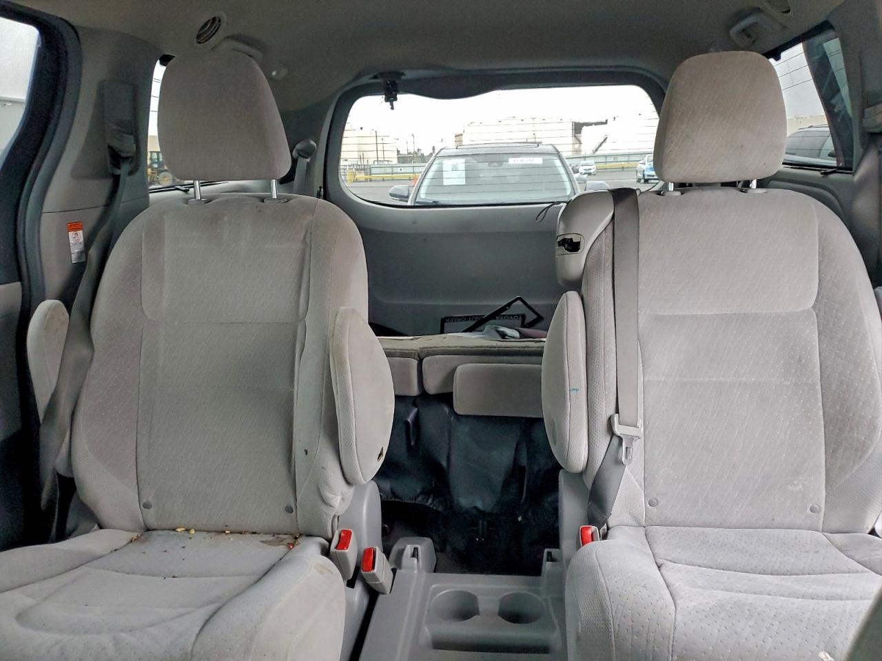 2015 TOYOTA SIENNA LE photo 10