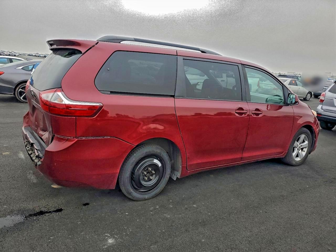 2015 TOYOTA SIENNA LE photo 3