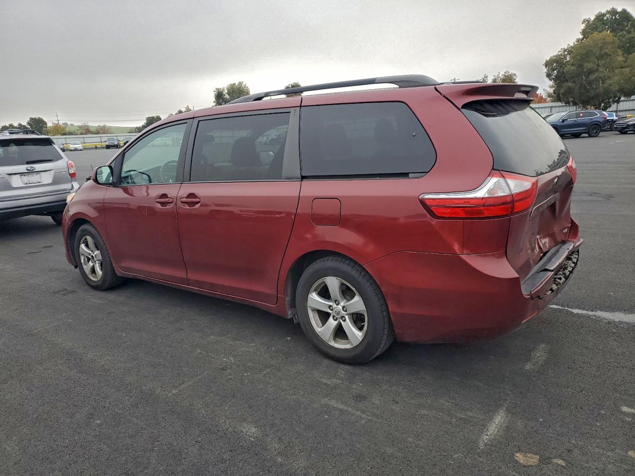 2015 TOYOTA SIENNA LE photo 2
