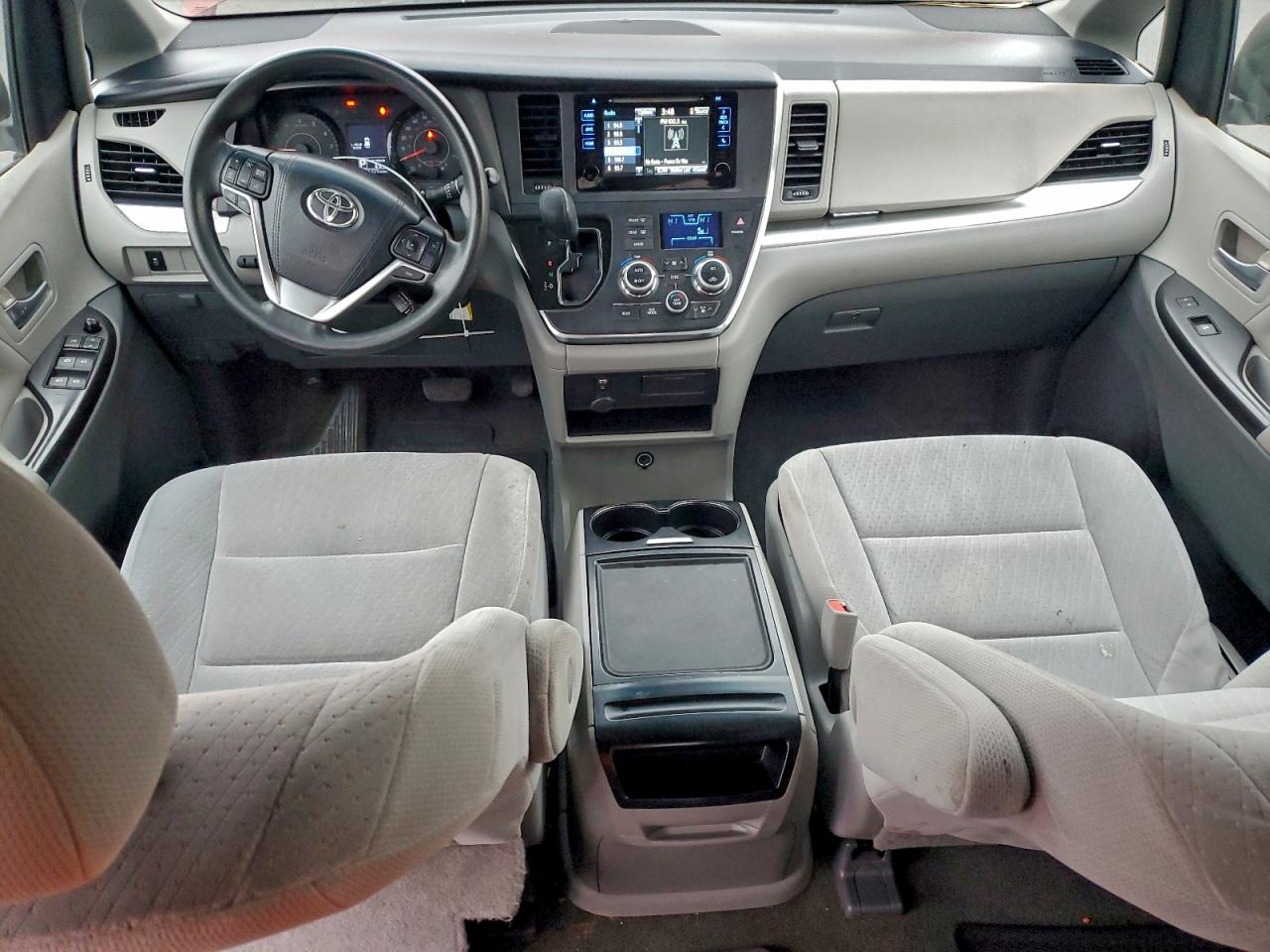 2015 TOYOTA SIENNA LE photo 8