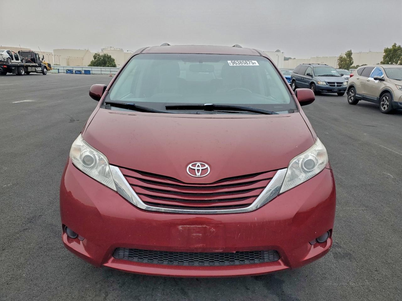 2015 TOYOTA SIENNA LE photo 5
