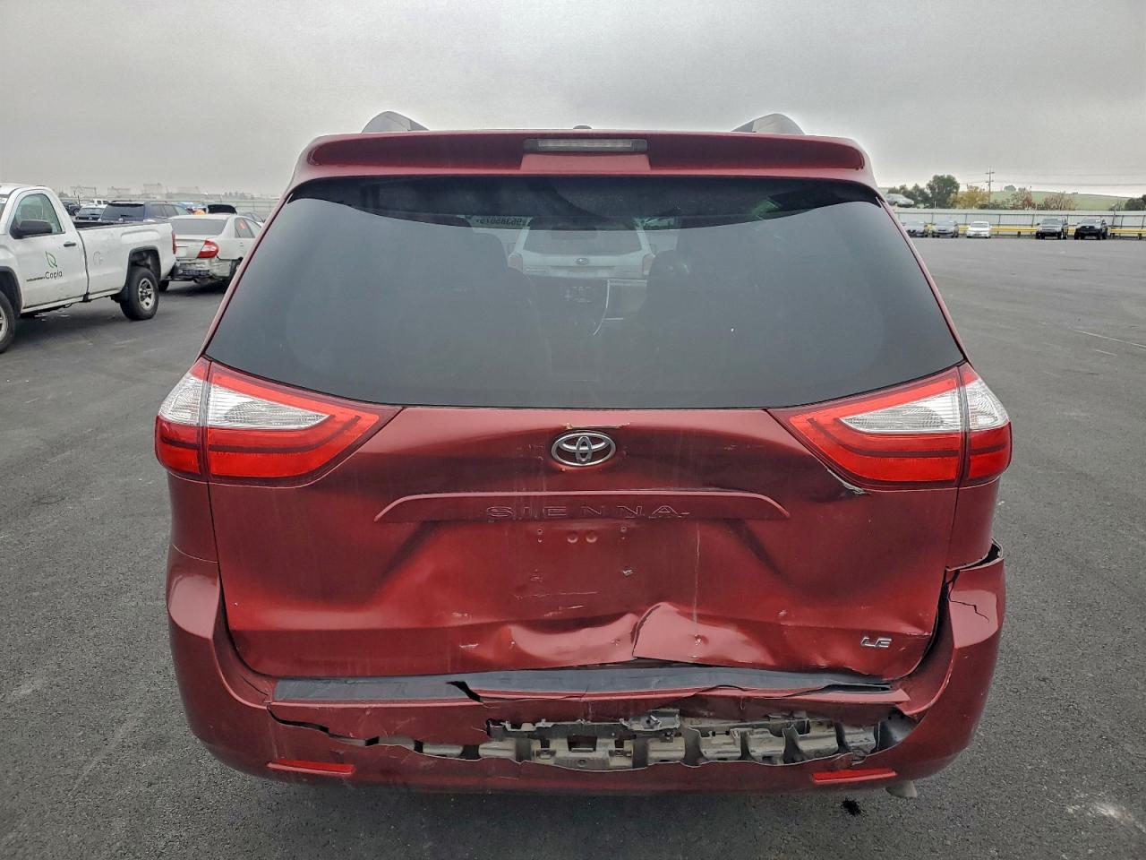 2015 TOYOTA SIENNA LE photo 6