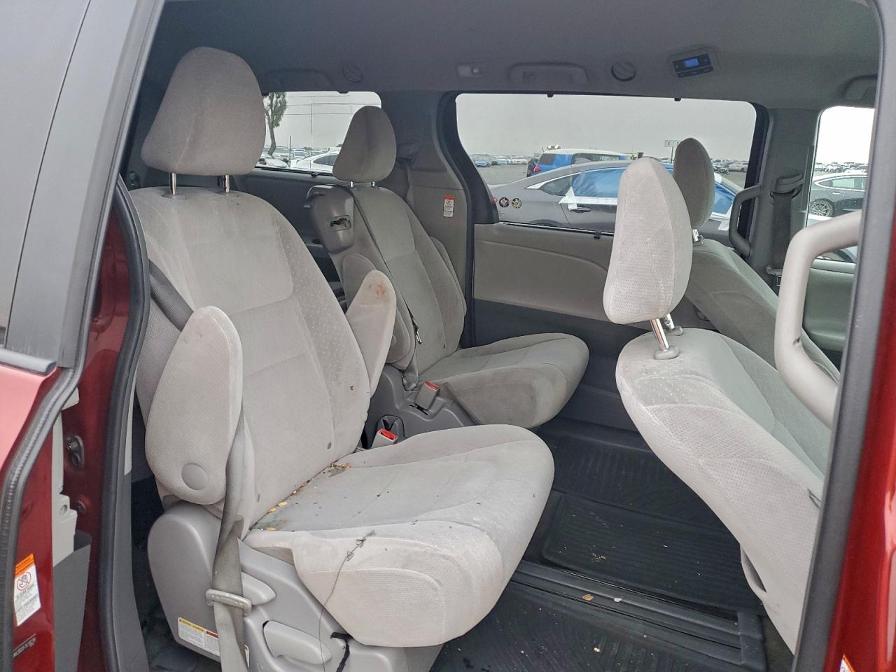 2015 TOYOTA SIENNA LE photo 11