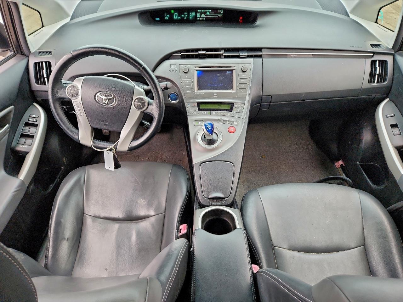 2013 TOYOTA PRIUS photo 8