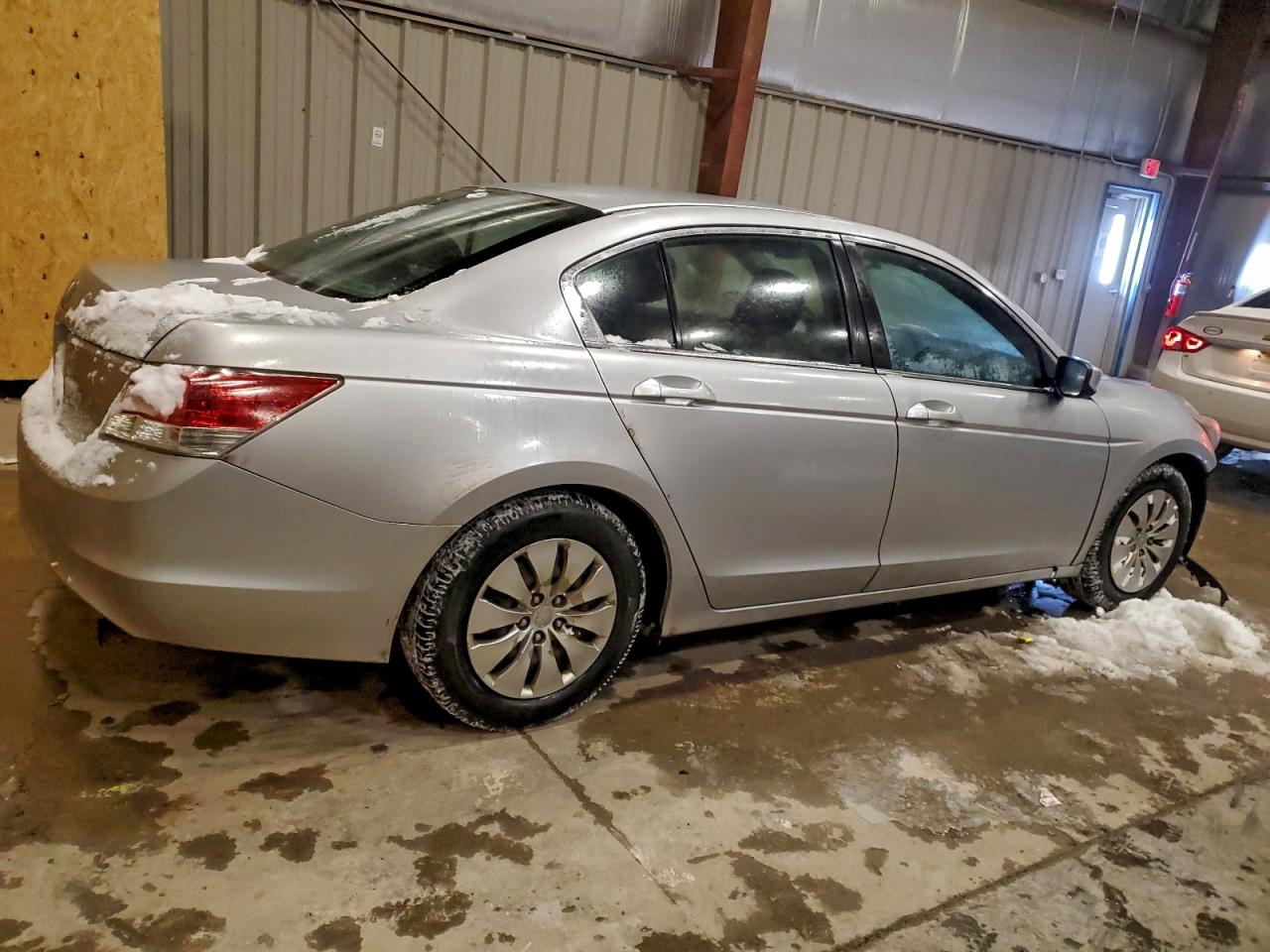 2010 HONDA ACCORD LX photo 3