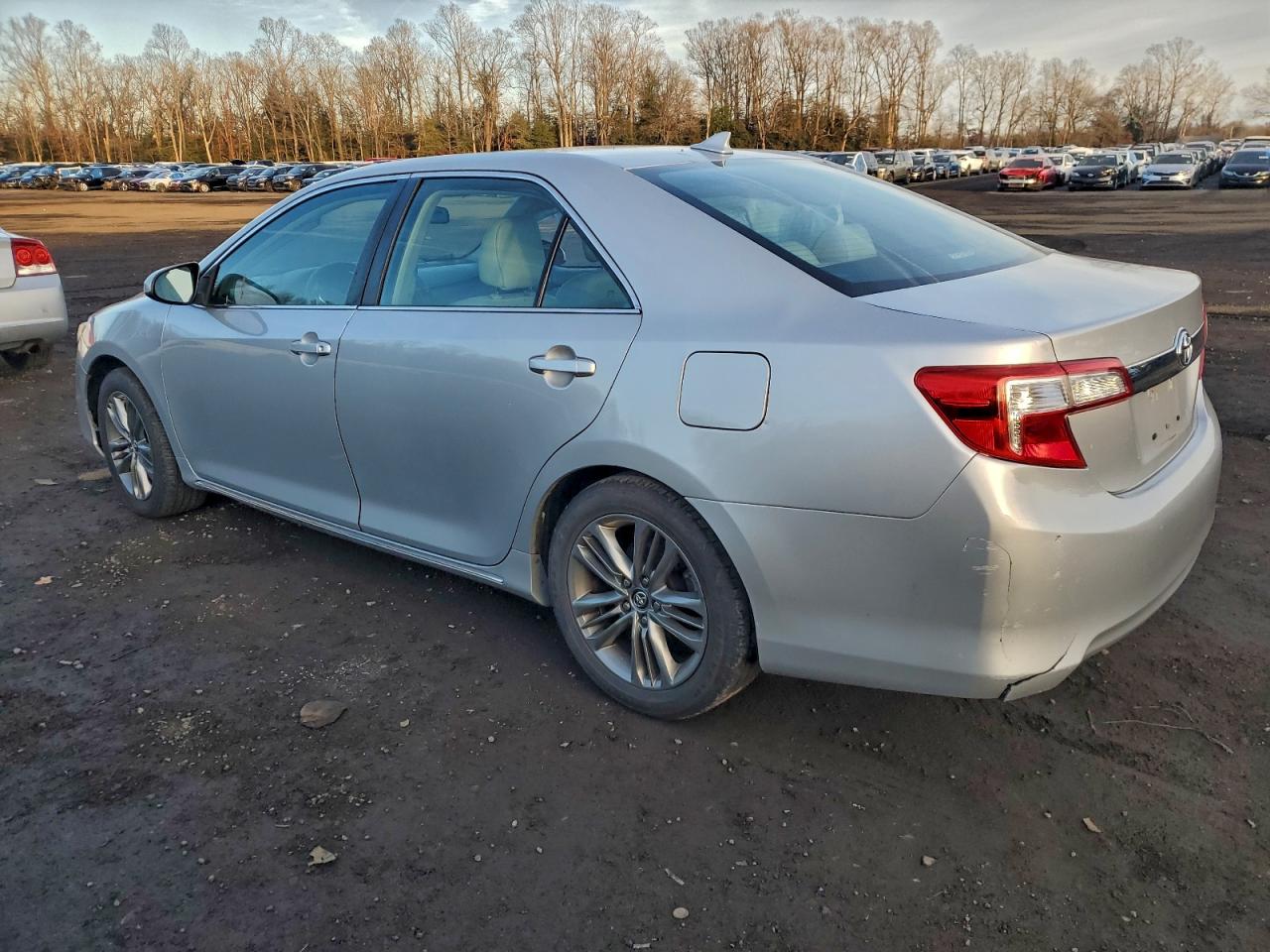 2013 TOYOTA CAMRY HYBRID photo 2