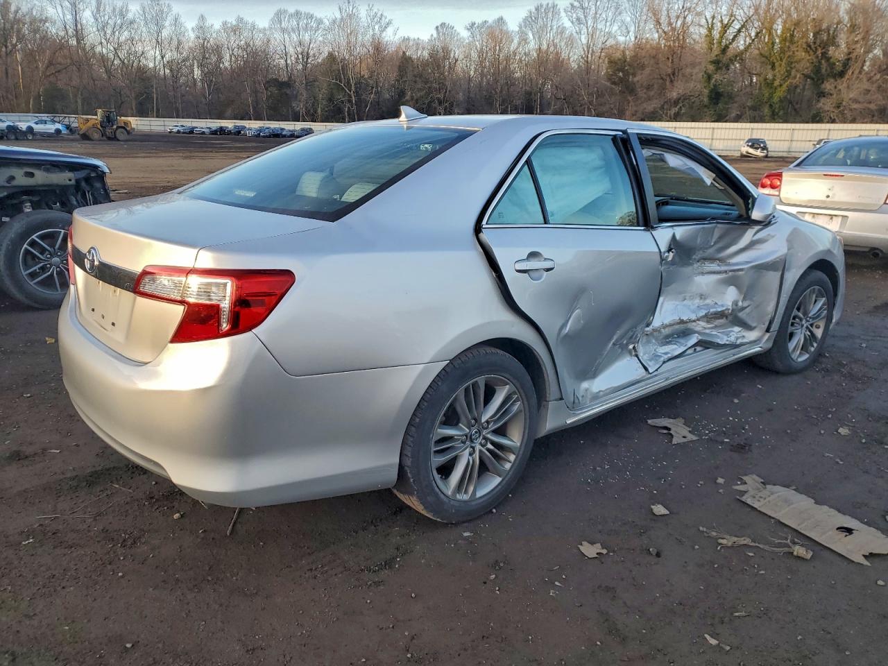 2013 TOYOTA CAMRY HYBRID photo 3