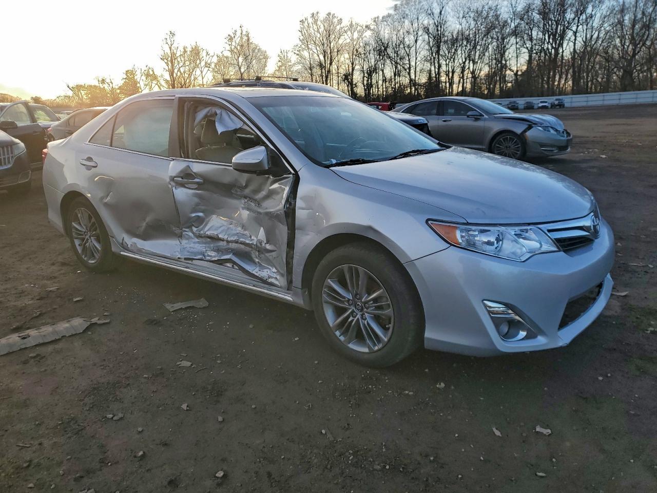 2013 TOYOTA CAMRY HYBRID photo 4