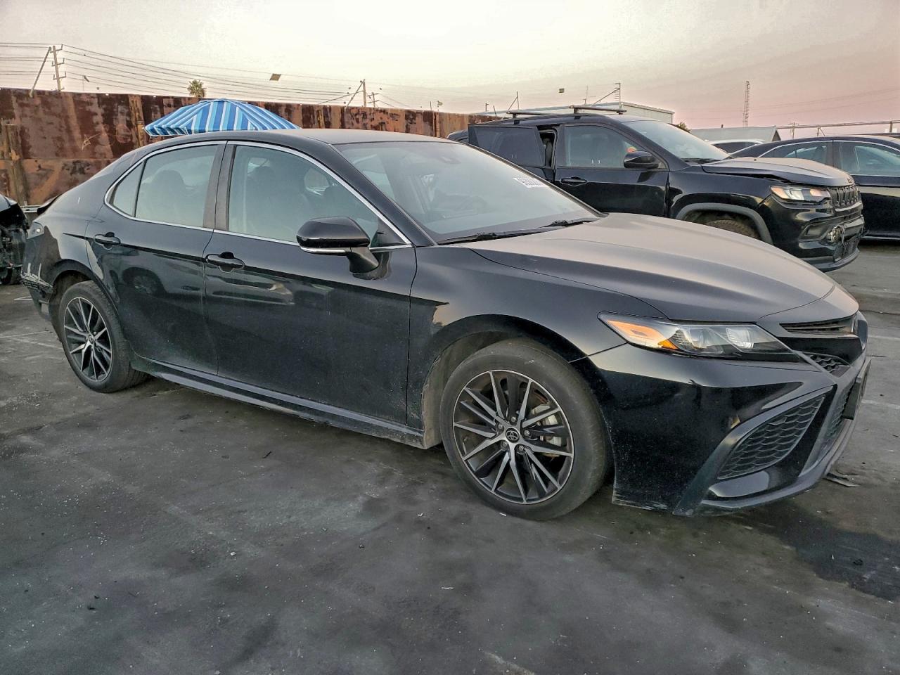 2022 TOYOTA CAMRY SE photo 4