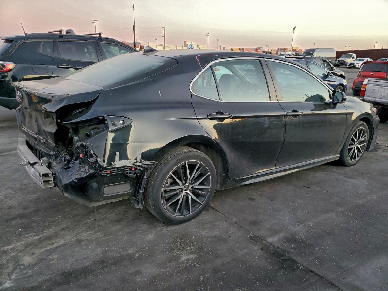 2022 TOYOTA CAMRY SE photo 3