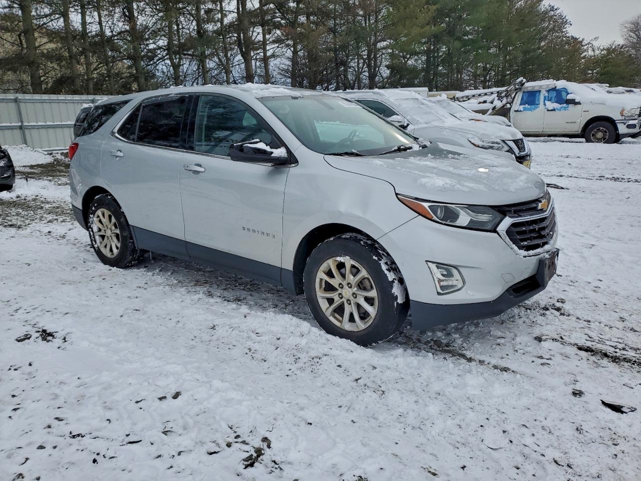 2018 CHEVROLET EQUINOX LT photo 4