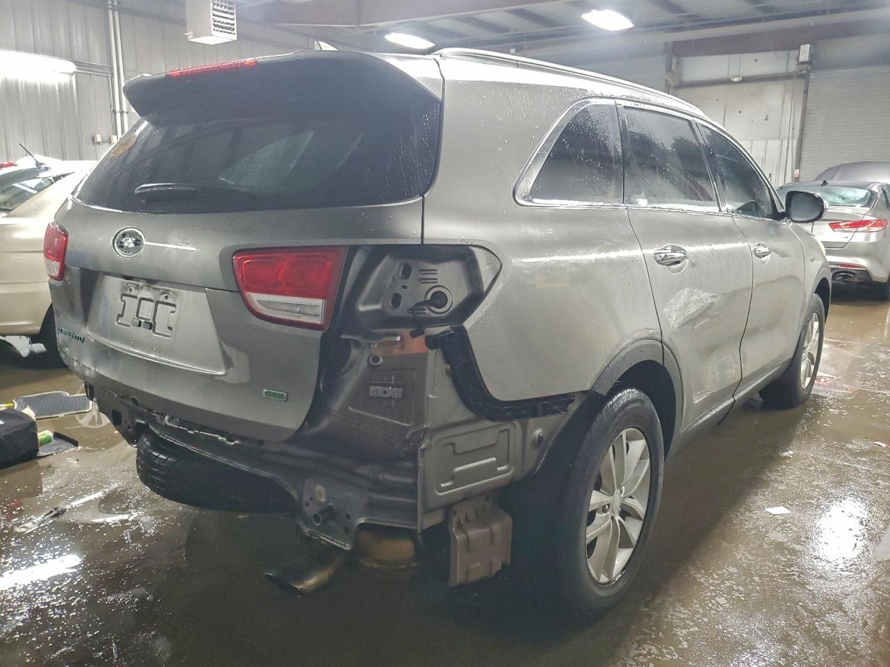2016 KIA SORENTO LX photo 3