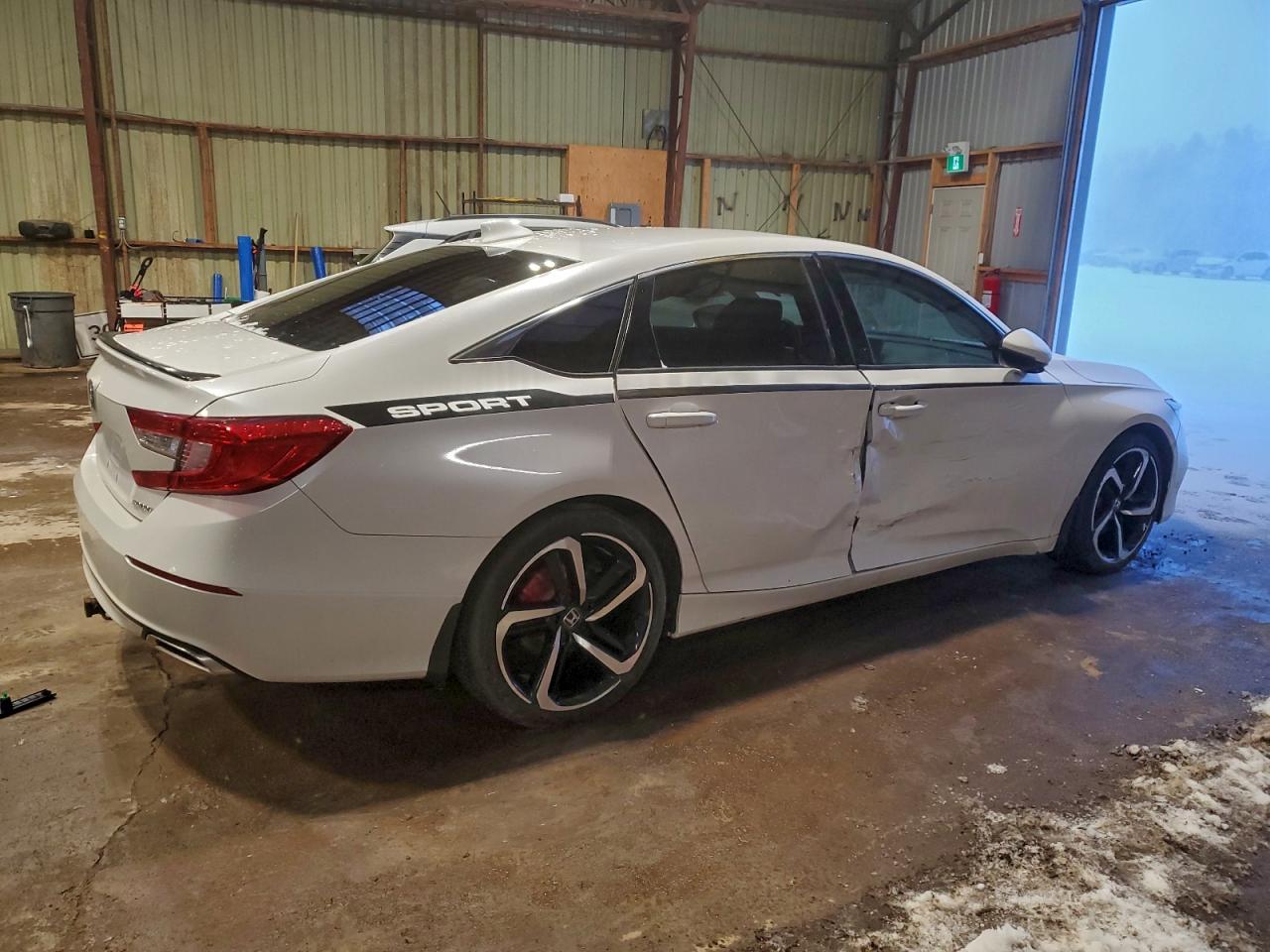 2018 HONDA ACCORD SPORT photo 3