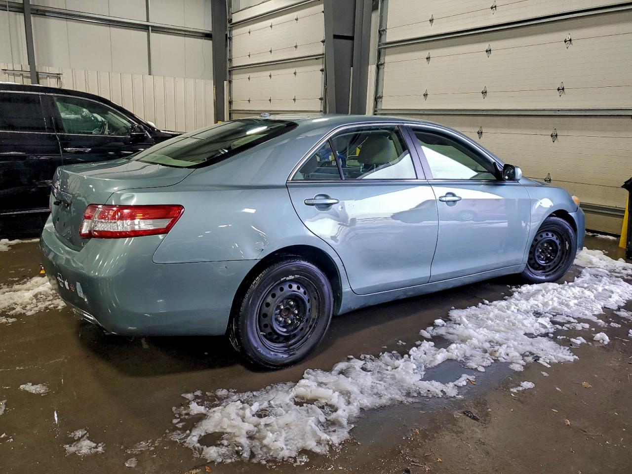 2011 TOYOTA CAMRY BASE photo 3