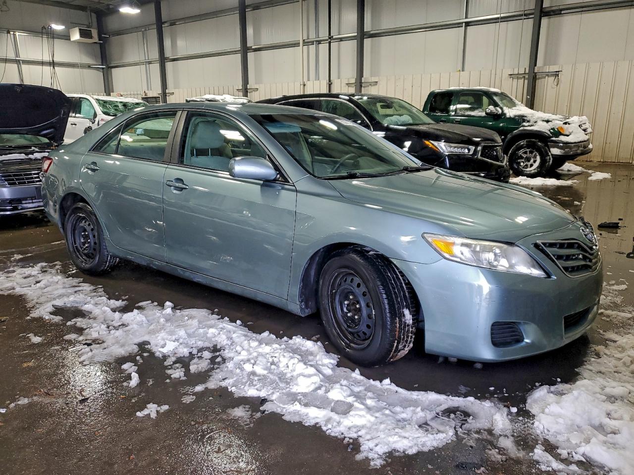 2011 TOYOTA CAMRY BASE photo 4