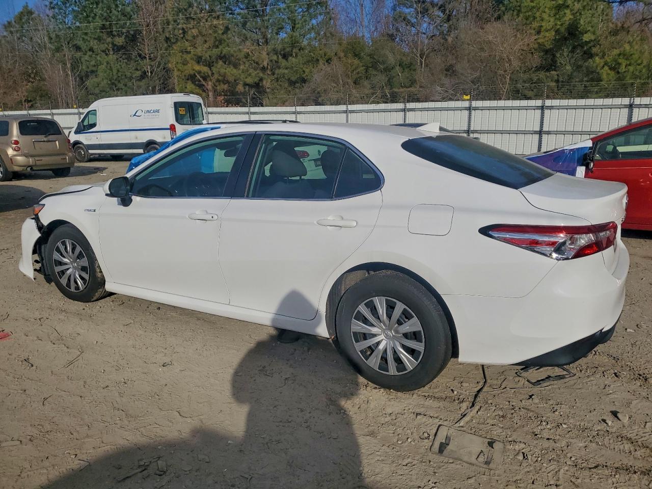 2020 TOYOTA CAMRY LE photo 2