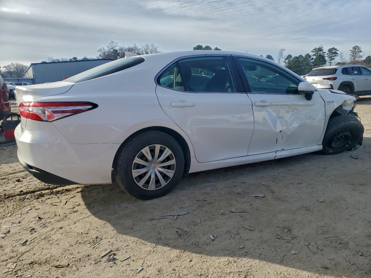 2020 TOYOTA CAMRY LE photo 3