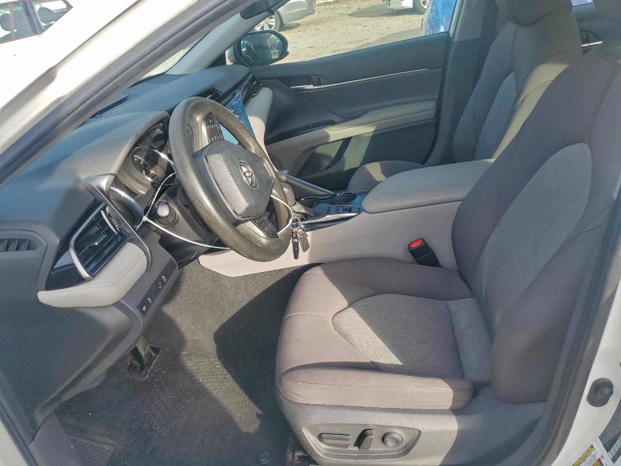 2020 TOYOTA CAMRY LE photo 7