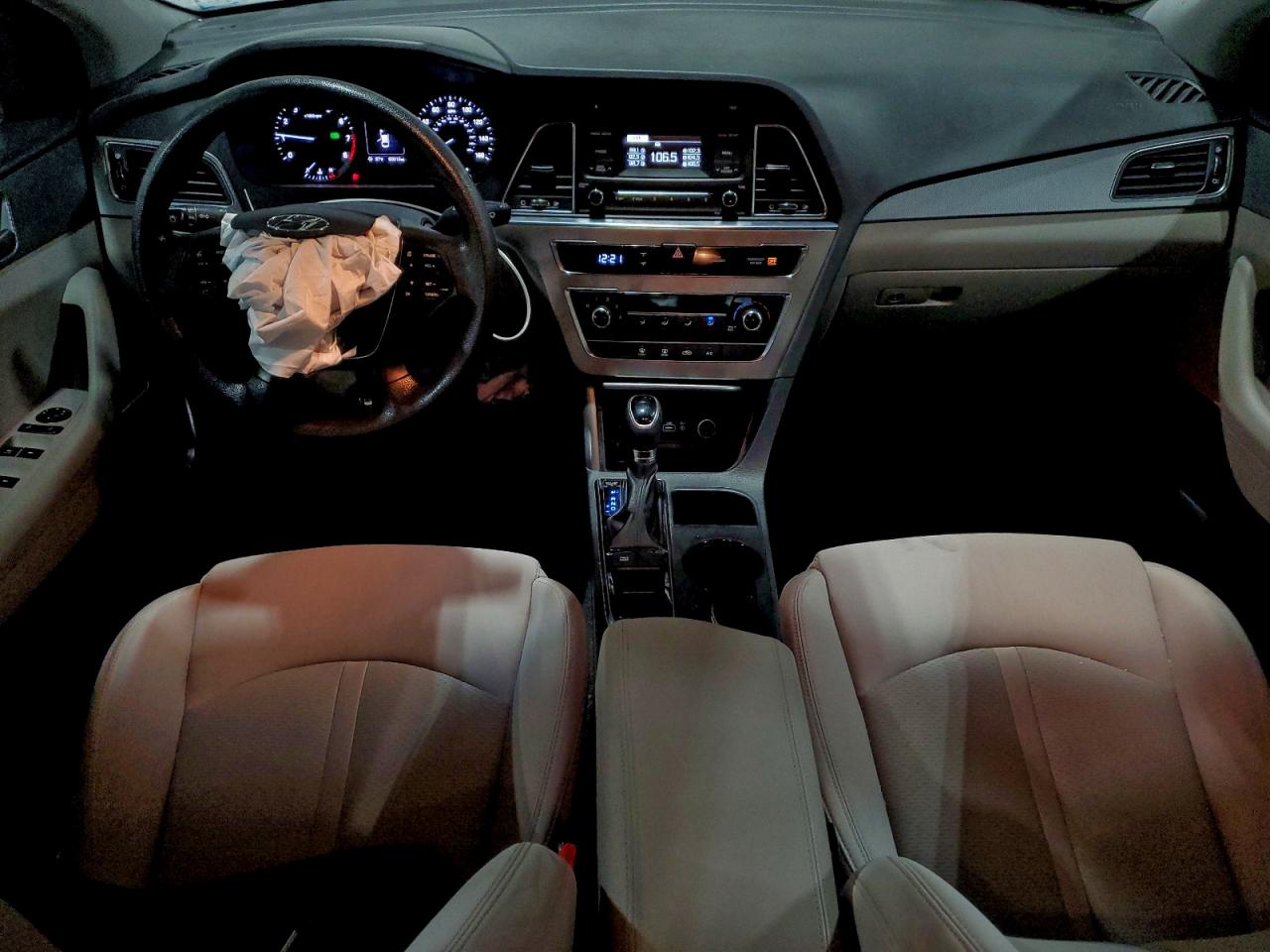 2017 HYUNDAI SONATA SE photo 8
