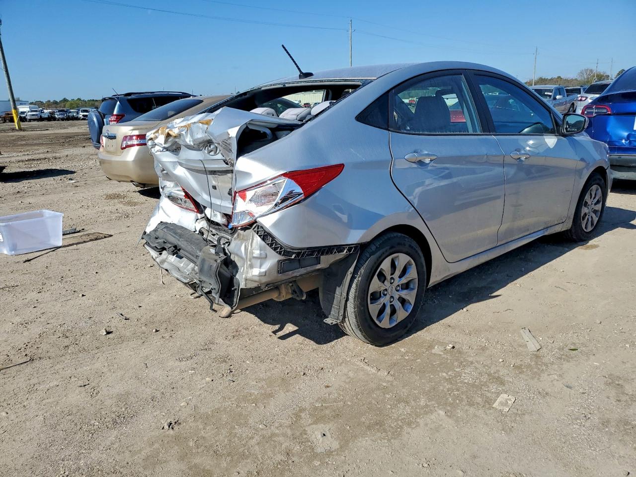 2017 HYUNDAI ACCENT SE photo 5