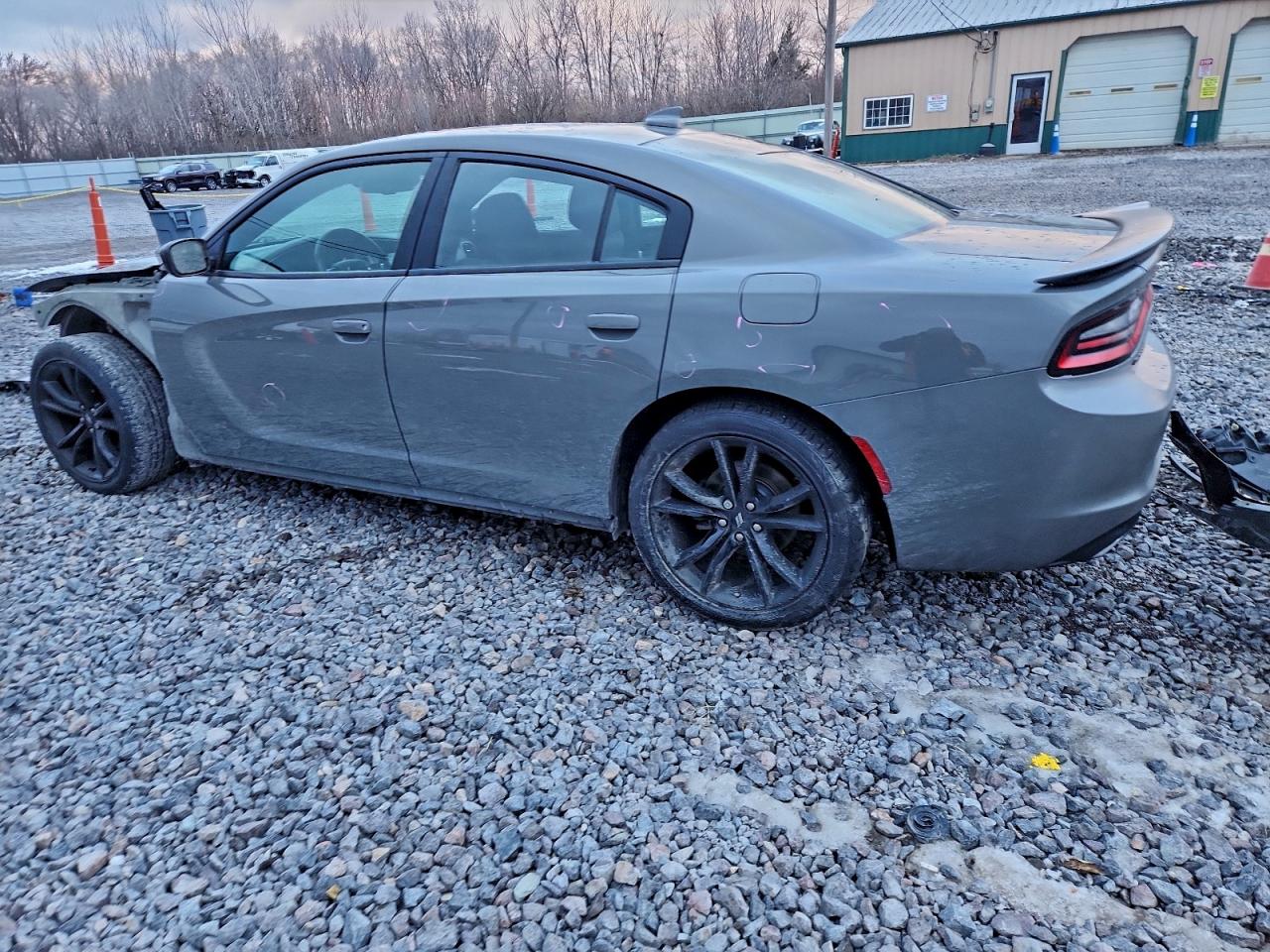 2017 DODGE CHARGER SXT photo 2