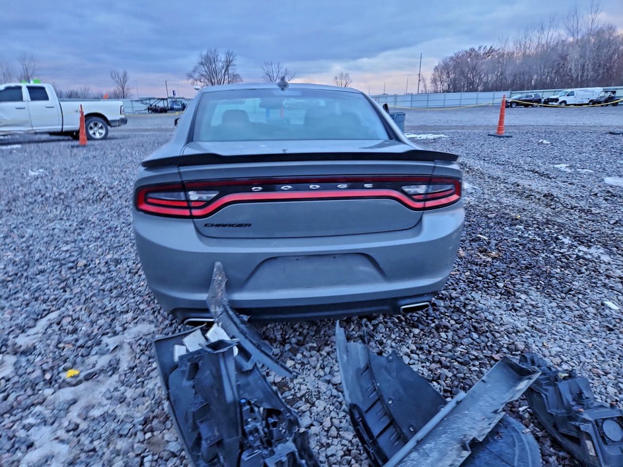 2017 DODGE CHARGER SXT photo 6