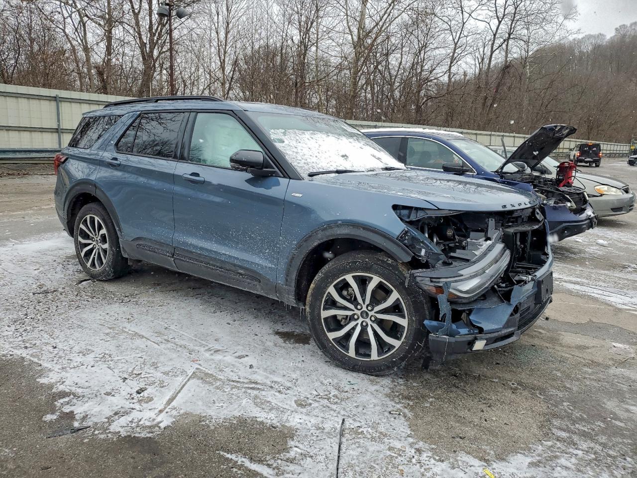 2025 FORD EXPLORER ST-LINE photo 4