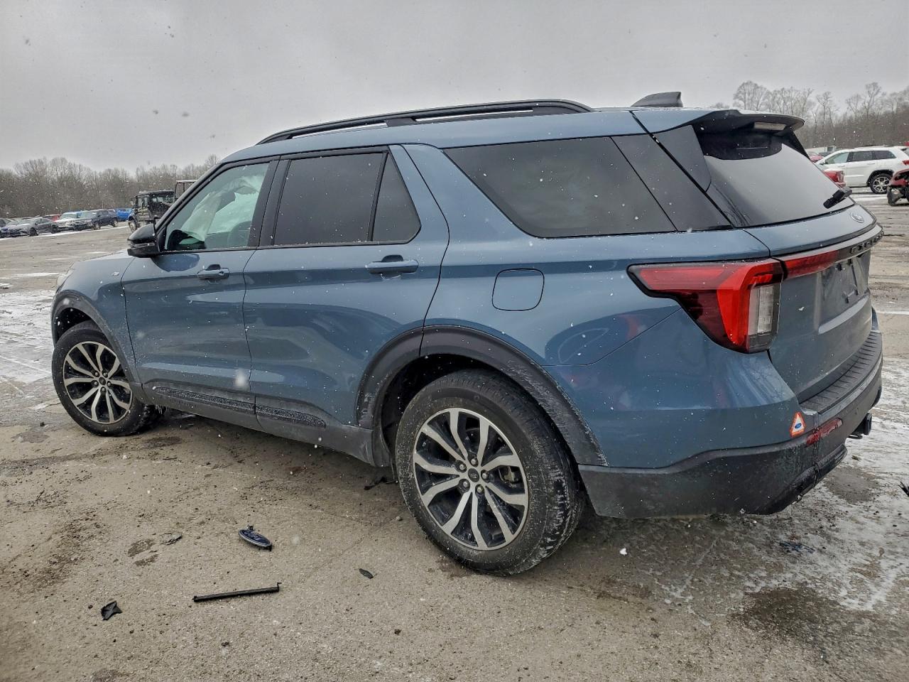 2025 FORD EXPLORER ST-LINE photo 2