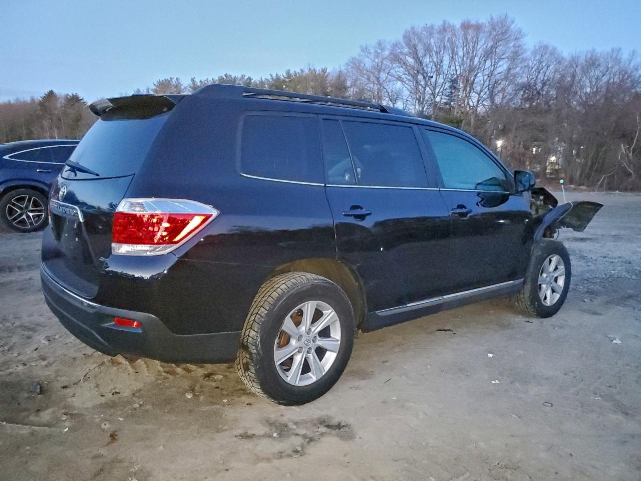 2013 TOYOTA HIGHLANDER BASE photo 3