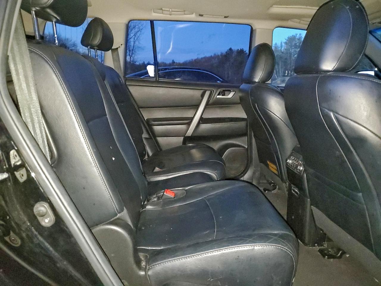 2013 TOYOTA HIGHLANDER BASE photo 11