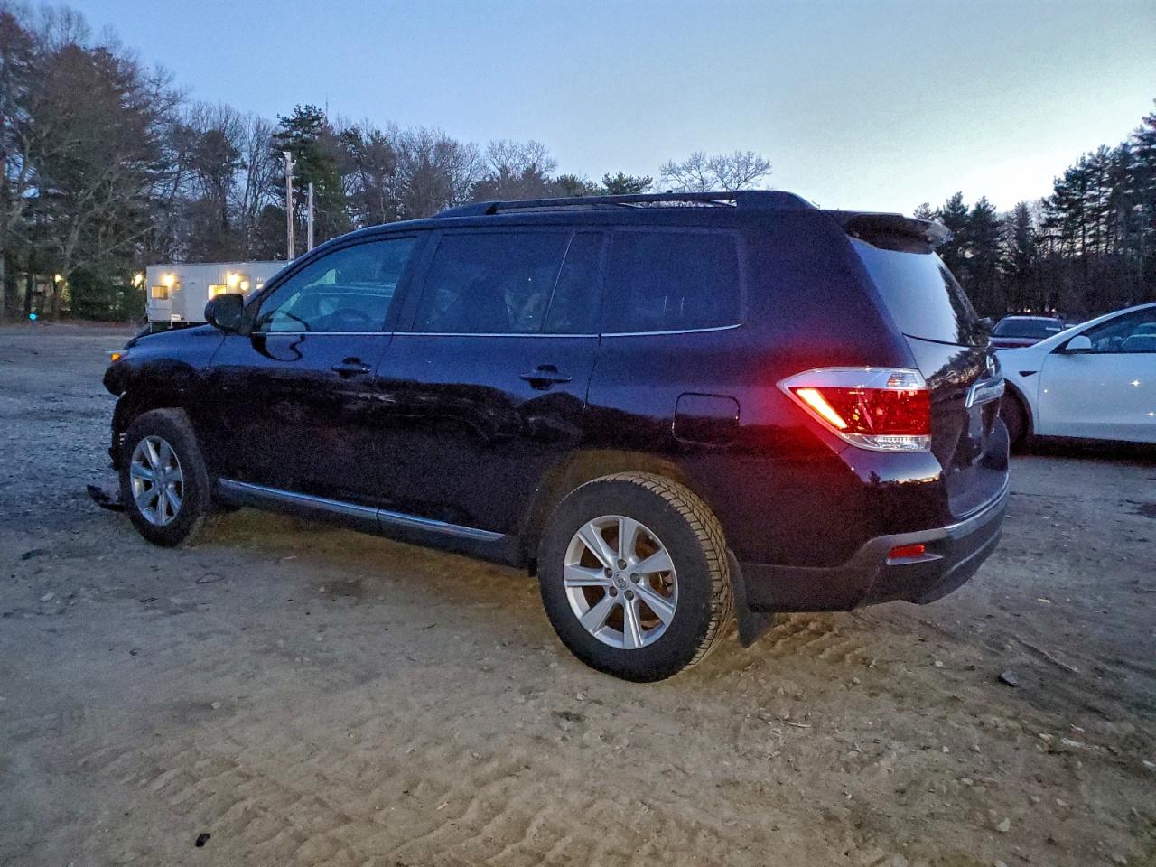 2013 TOYOTA HIGHLANDER BASE photo 2