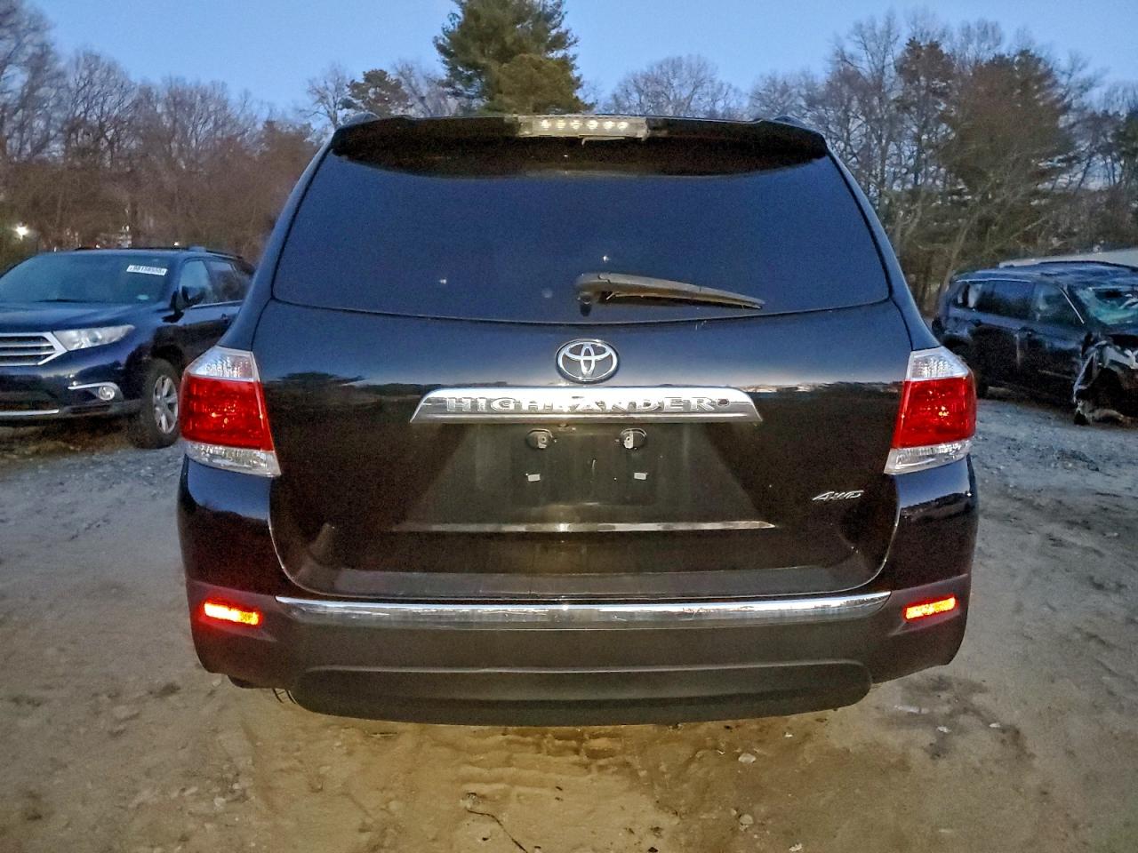 2013 TOYOTA HIGHLANDER BASE photo 6