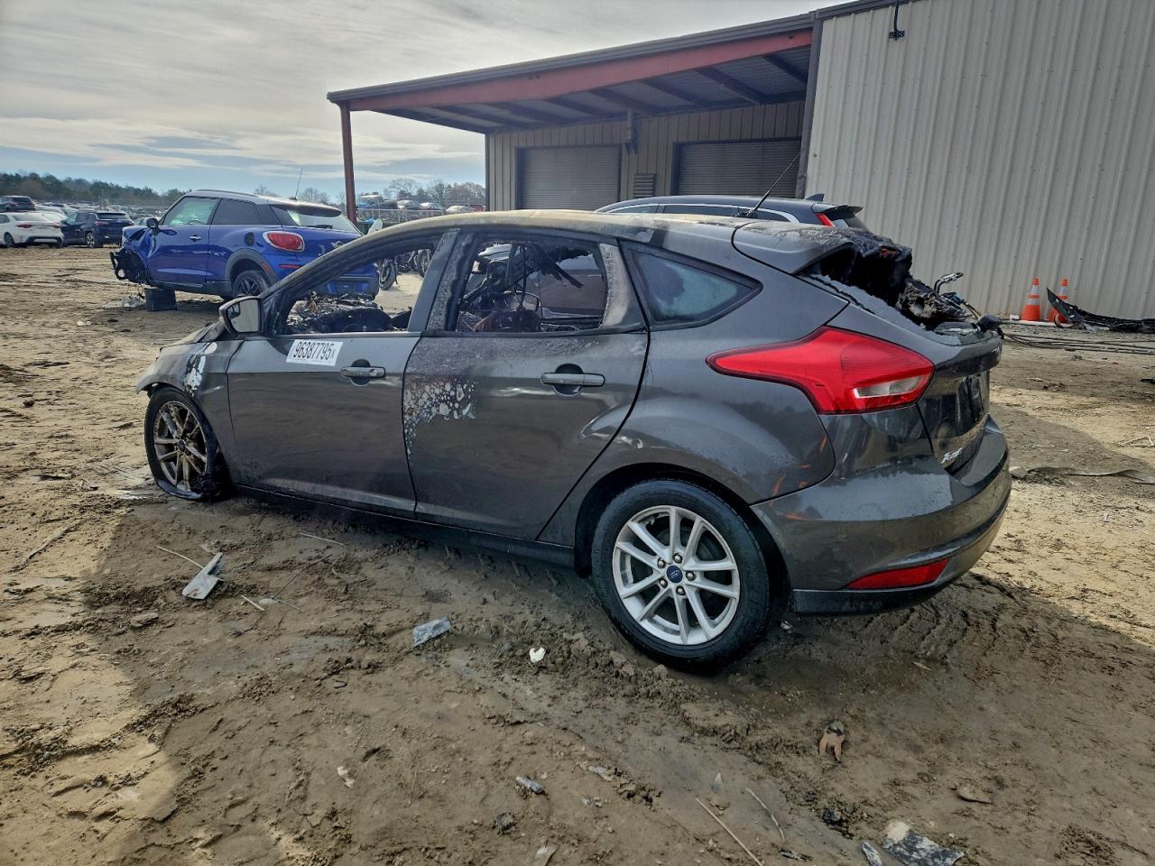 2015 FORD FOCUS SE photo 3