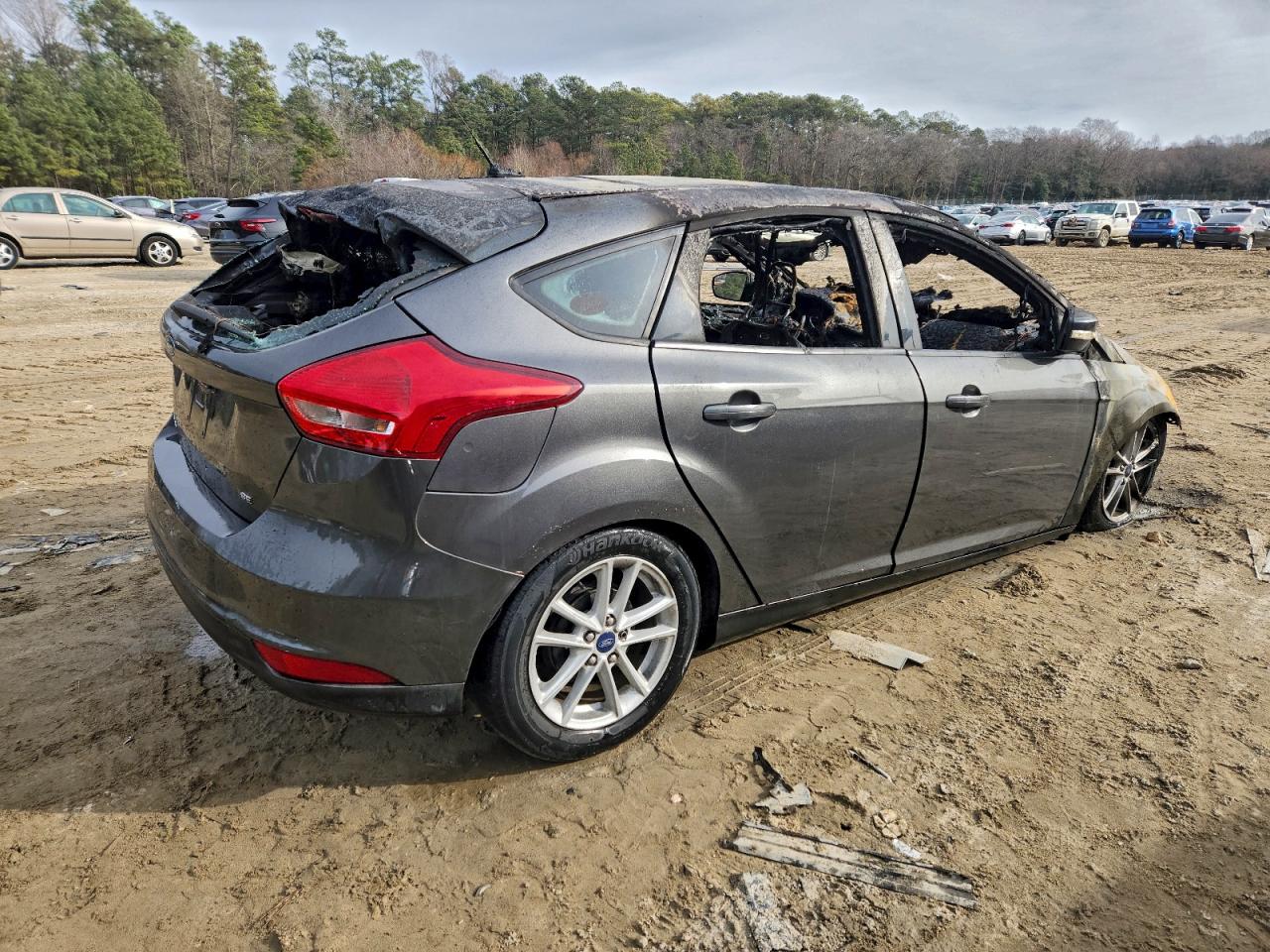 2015 FORD FOCUS SE photo 5