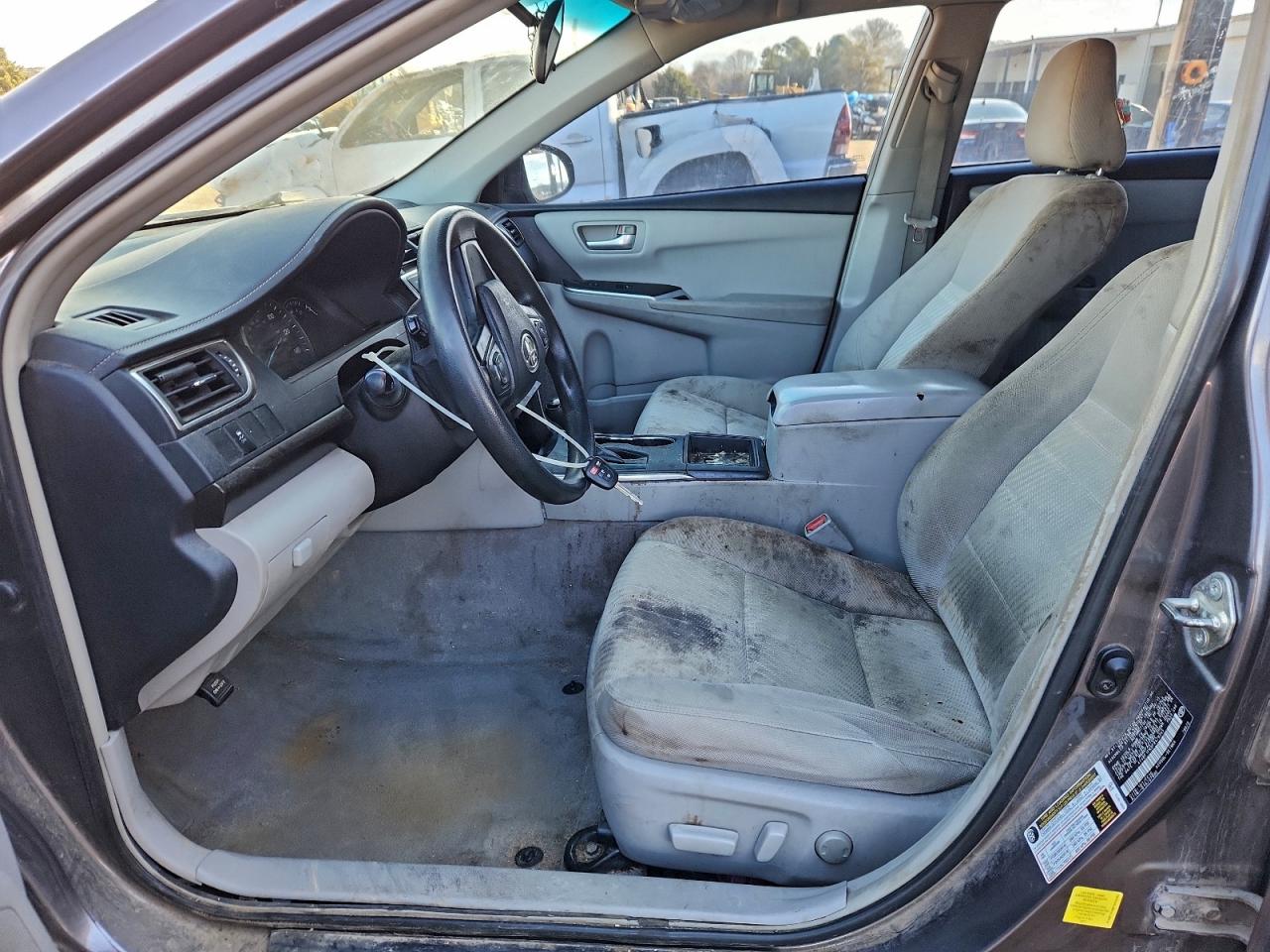 2015 TOYOTA CAMRY LE photo 7