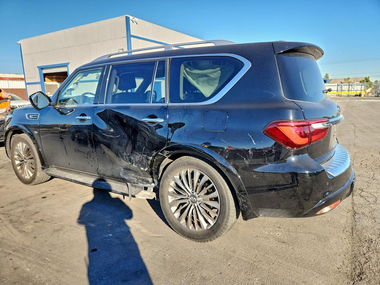 2019 INFINITI QX80 LUXE photo 3