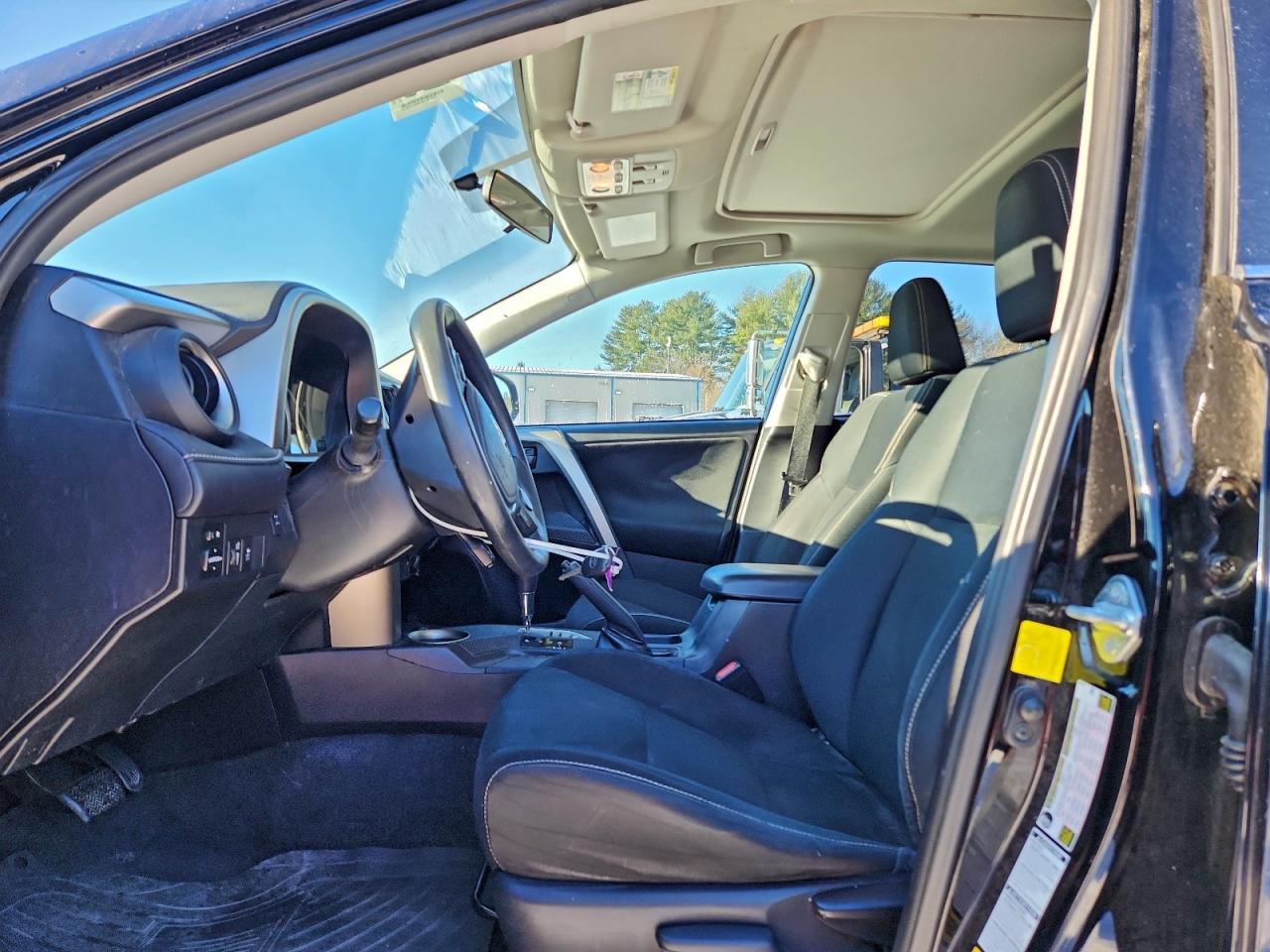2013 TOYOTA RAV4 XLE photo 7