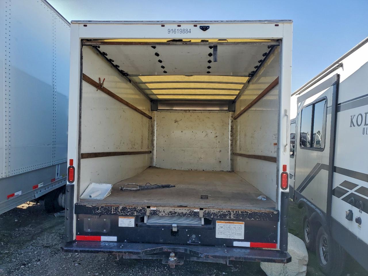 2021 GMC SAVANA BOX TRUCK photo 6