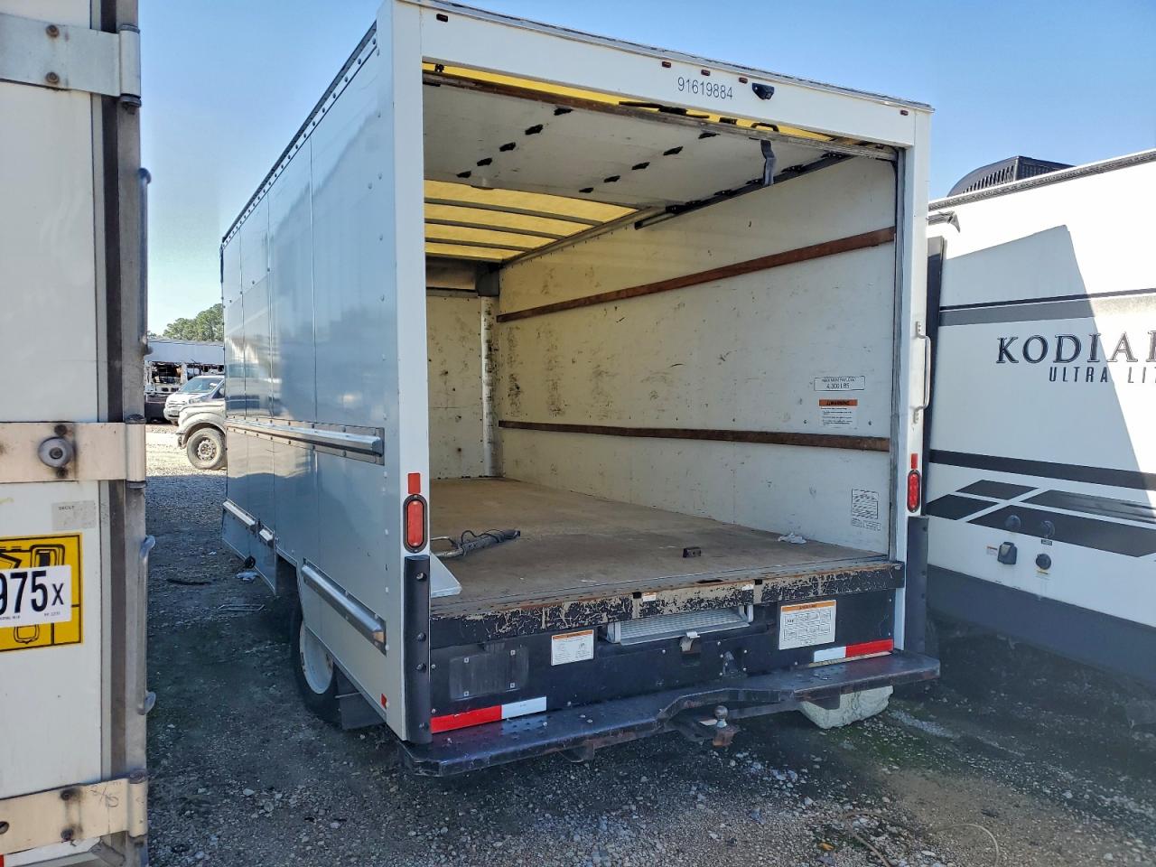 2021 GMC SAVANA BOX TRUCK photo 2