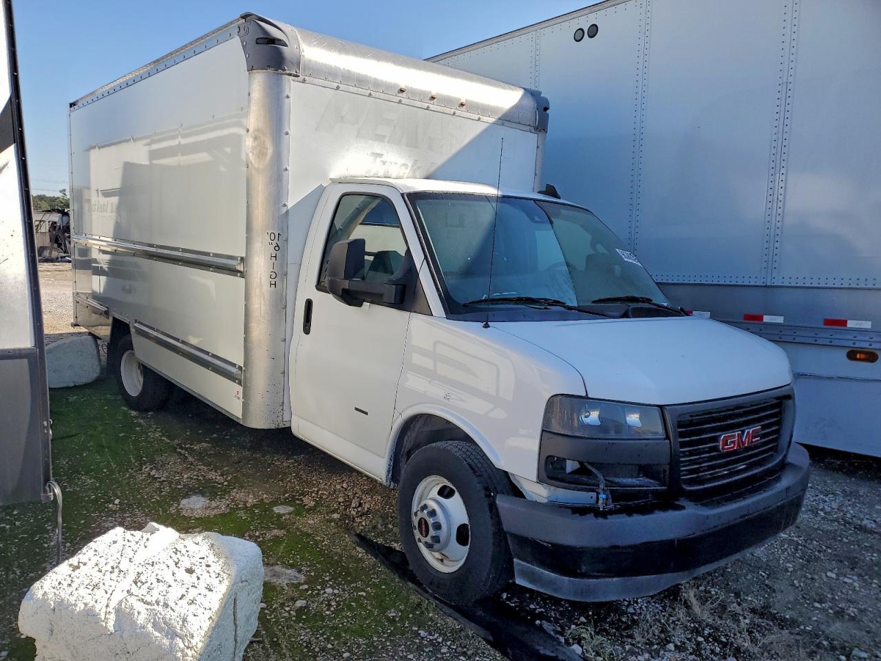 2021 GMC SAVANA BOX TRUCK photo 4
