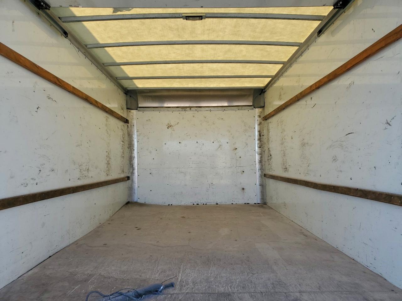 2021 GMC SAVANA BOX TRUCK photo 10