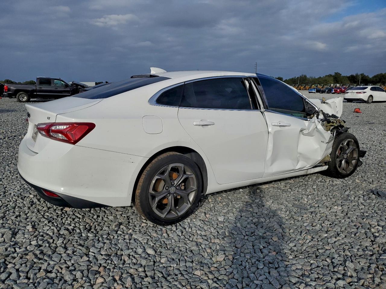 2020 CHEVROLET MALIBU LT photo 3