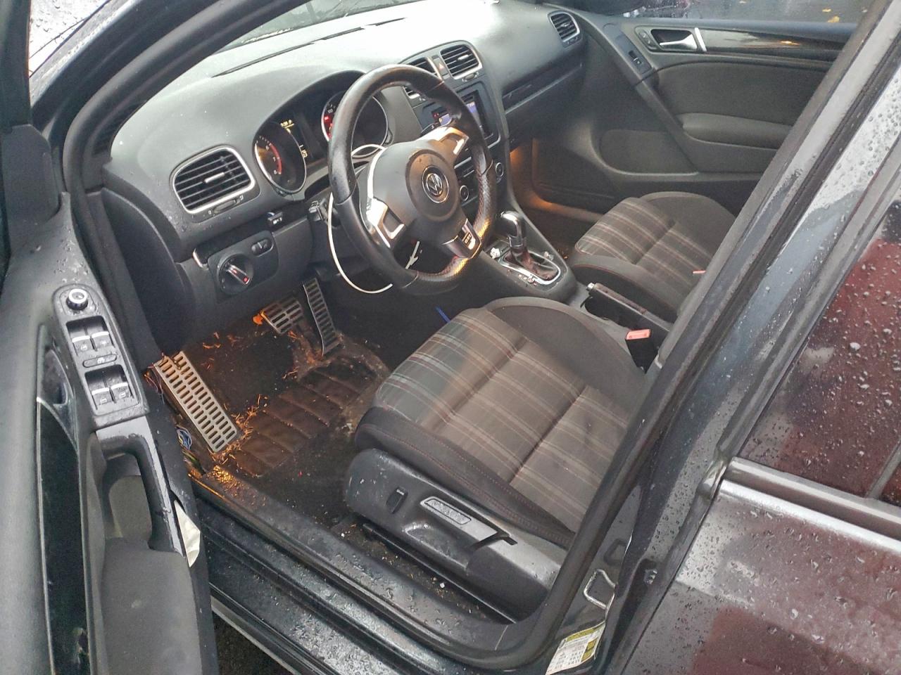 2011 VOLKSWAGEN GTI photo 22