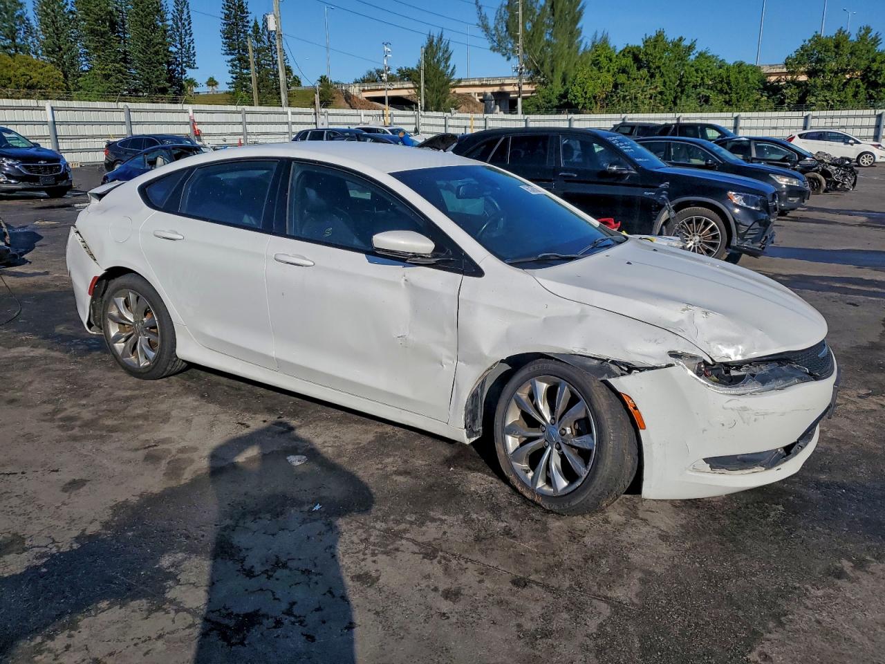 2015 CHRYSLER 200 S photo 4
