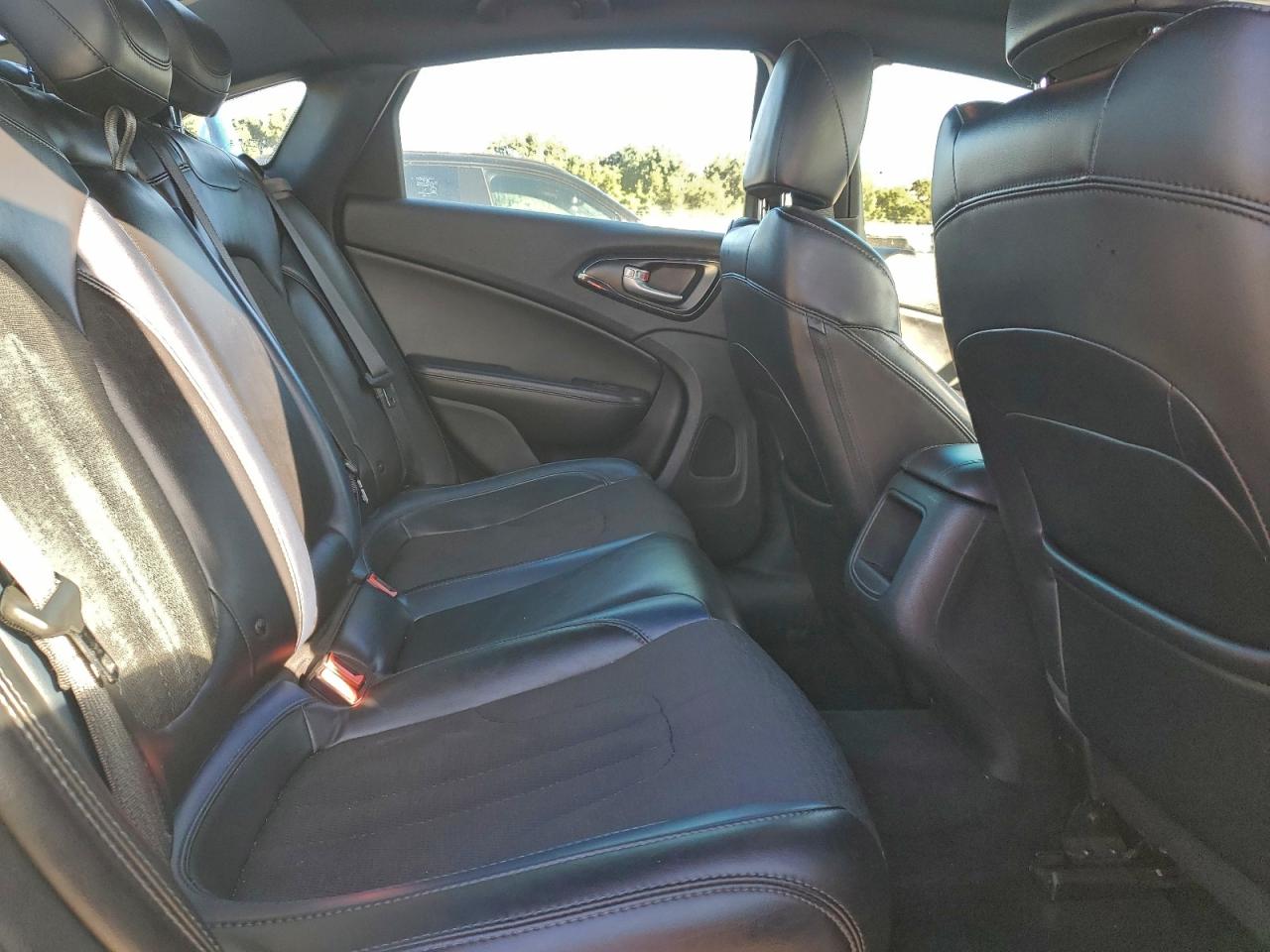 2015 CHRYSLER 200 S photo 10