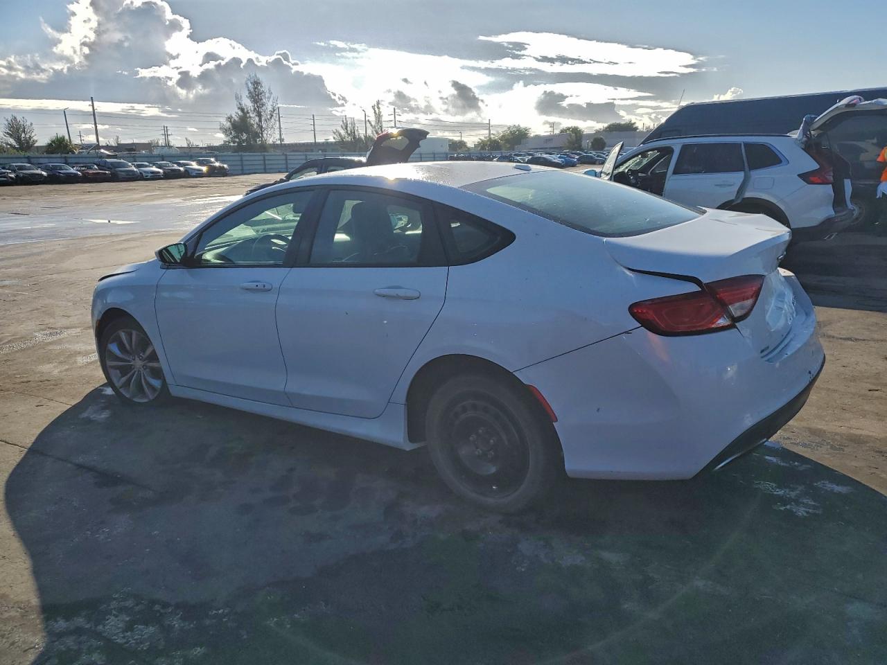 2015 CHRYSLER 200 S photo 2
