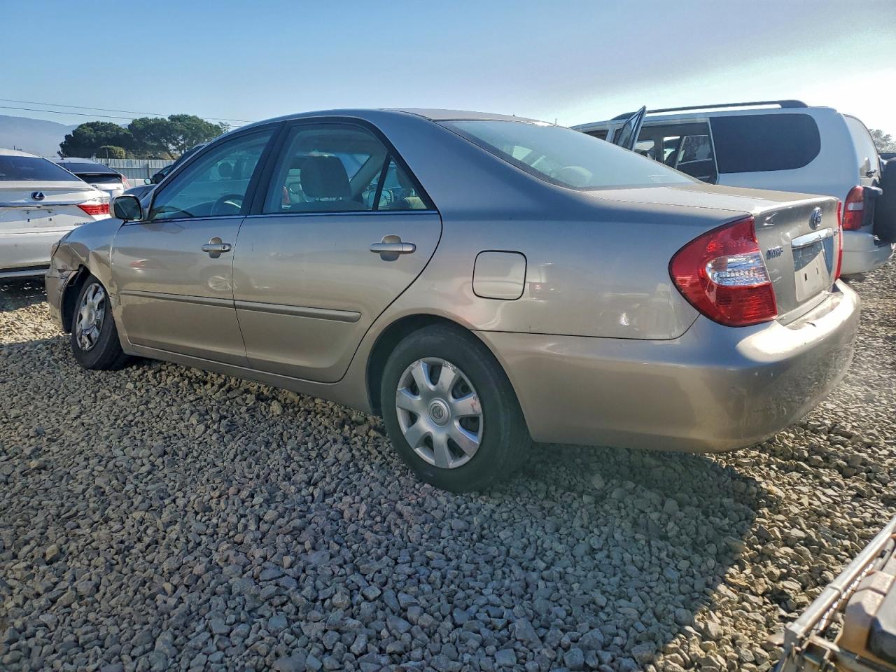 2004 TOYOTA CAMRY LE photo 2