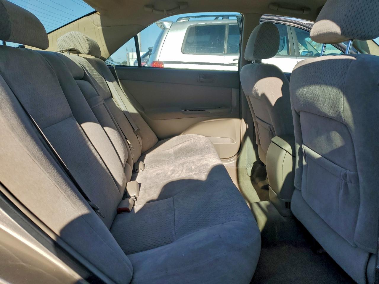 2004 TOYOTA CAMRY LE photo 10