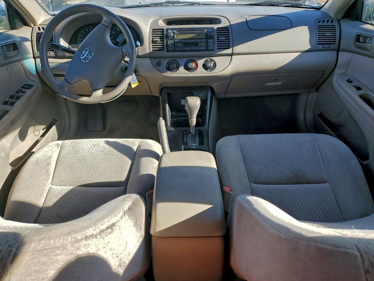 2004 TOYOTA CAMRY LE photo 8