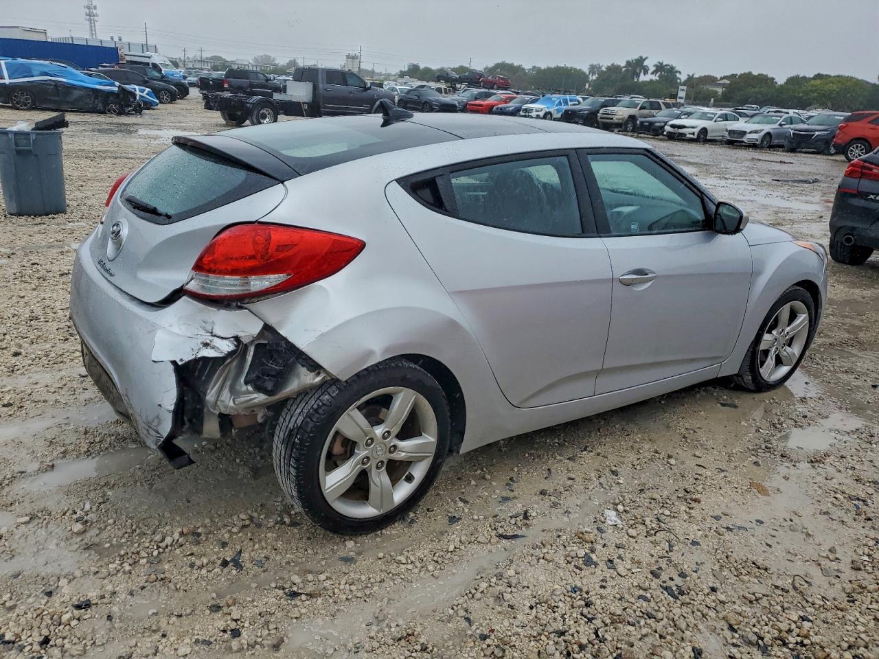 2014 HYUNDAI VELOSTER photo 3